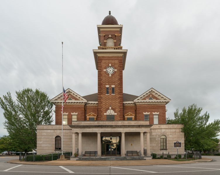Butler County Courthouse, Greenville AL, West view 20160712 1