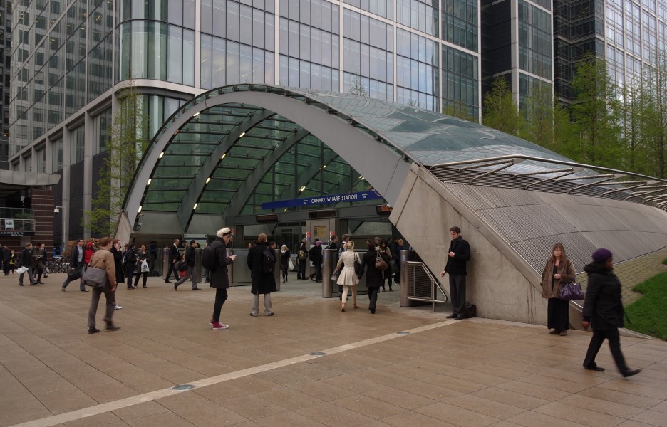 Canary Wharf tube station MMB 05