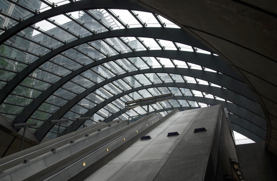 Canary Wharf tube station MMB 16