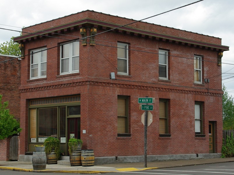 Carlton Oregon 105 W Main street