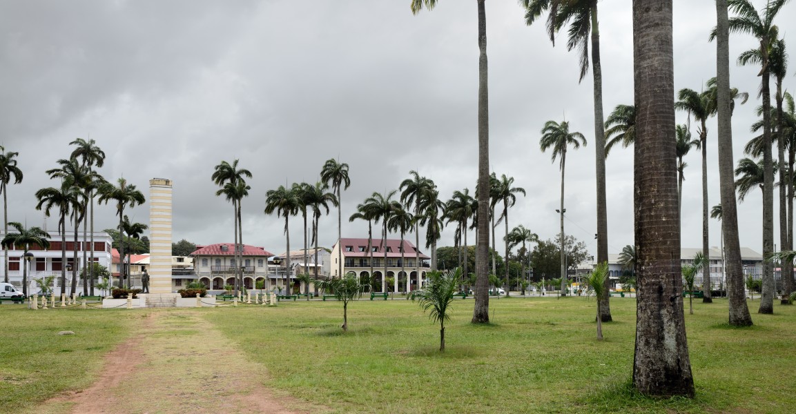 Cayenne place des palmistes vers l'ouest