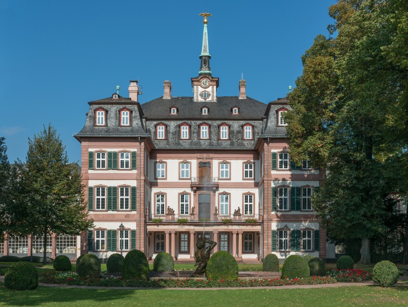 Center building of Bolongaropalast, FFM-Höchst, South view 20141004 1