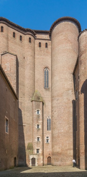 Central courtyard of the Palais de la Berbie 01