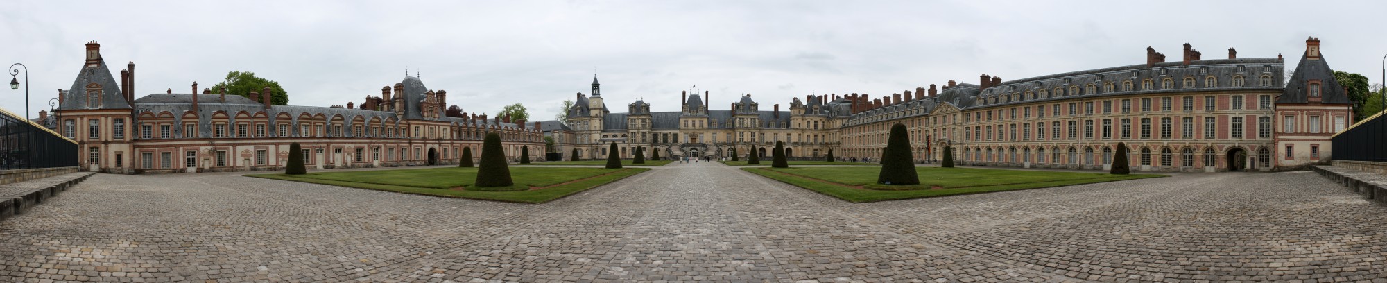 Château de Fontainebleau - pano façade