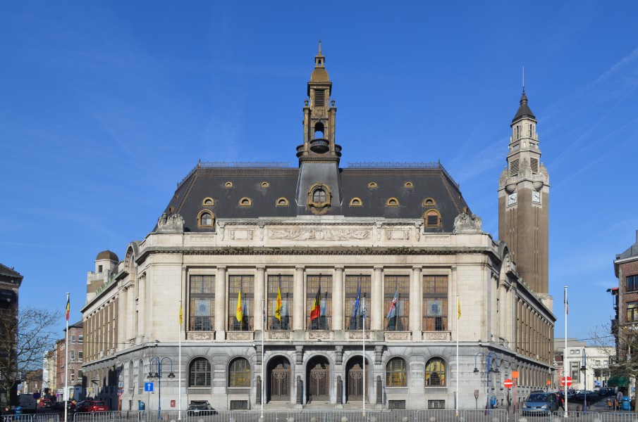 Charleroi - Hôtel de ville vue de la place Charles II - 2015-03-05