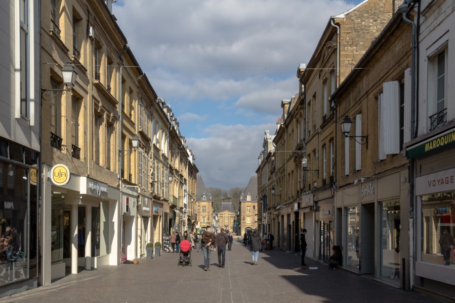Charleville-Mézières, Rue de la République -- 2017 -- 4860