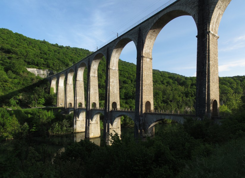 Cize-Bolozon viaduc03 2015-05-10