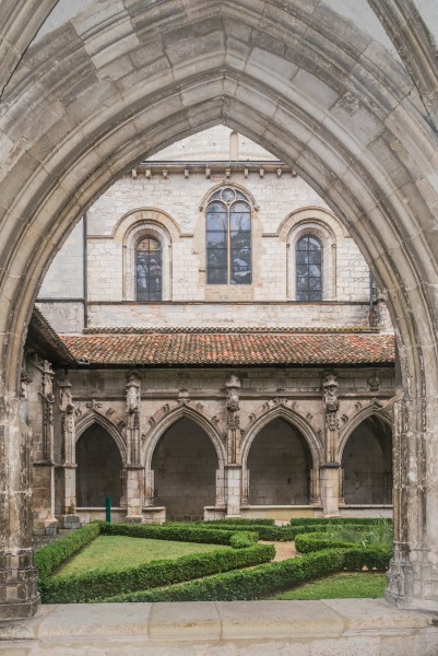 Cloister of the Saint Stephen cathedral of Cahors 35