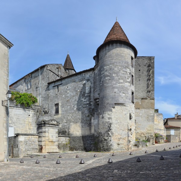 Cognac 16-Fontaine F-1er&tourelle sud