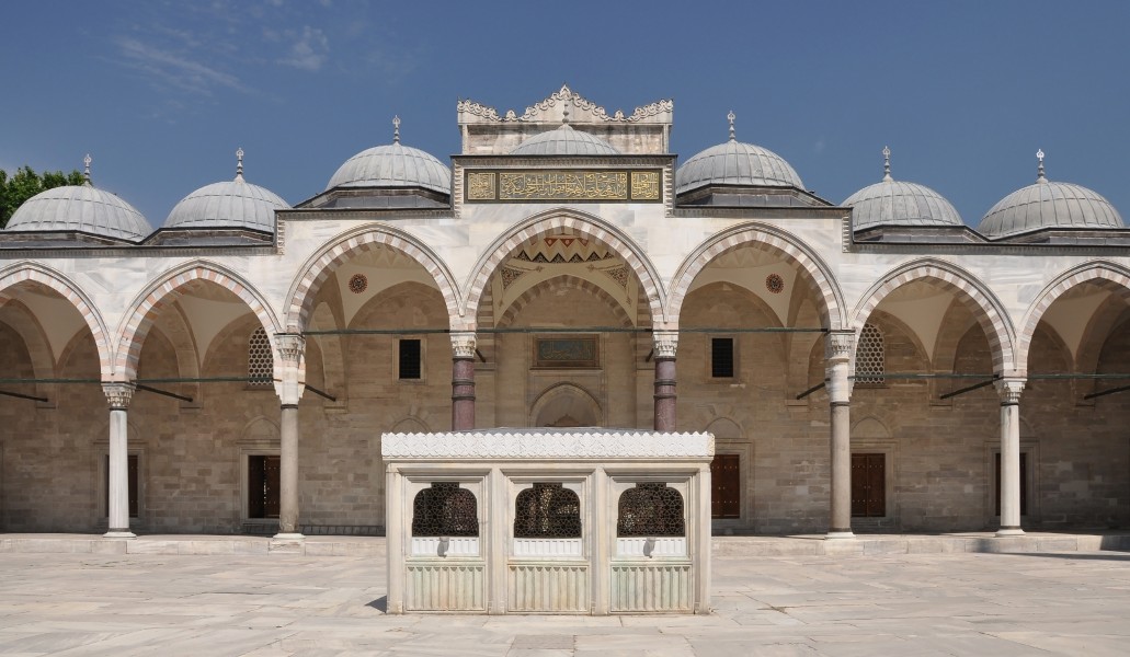 Courtyard of the Süleymaniye Mosque in Istanbul, Turkey 001