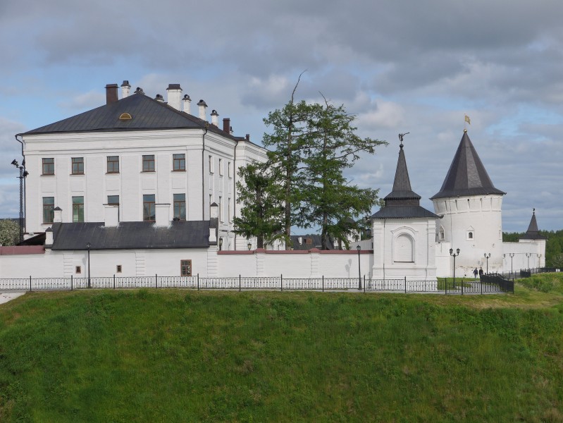 Южные стены и башни Тобольского кремля