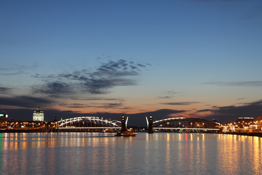 Большеохтинский мост ночью