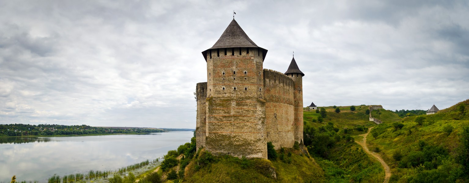 Хотинська фортеця - мури, башта