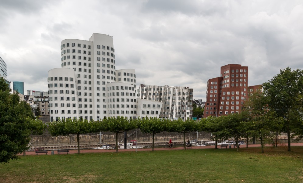 Düsseldorf, Neuer Zollhof -- 2015 -- 8179