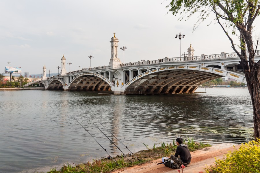 Dali Yunnan China Bridge-over-Xi-er-River-01