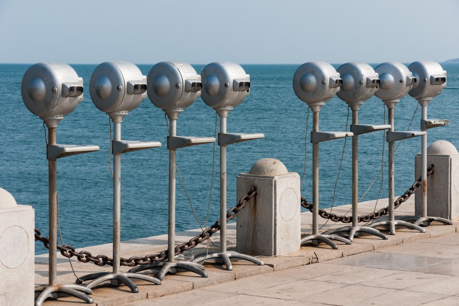 Dalian China Row-of-Spyglasses-at Xinghai-Bay-01