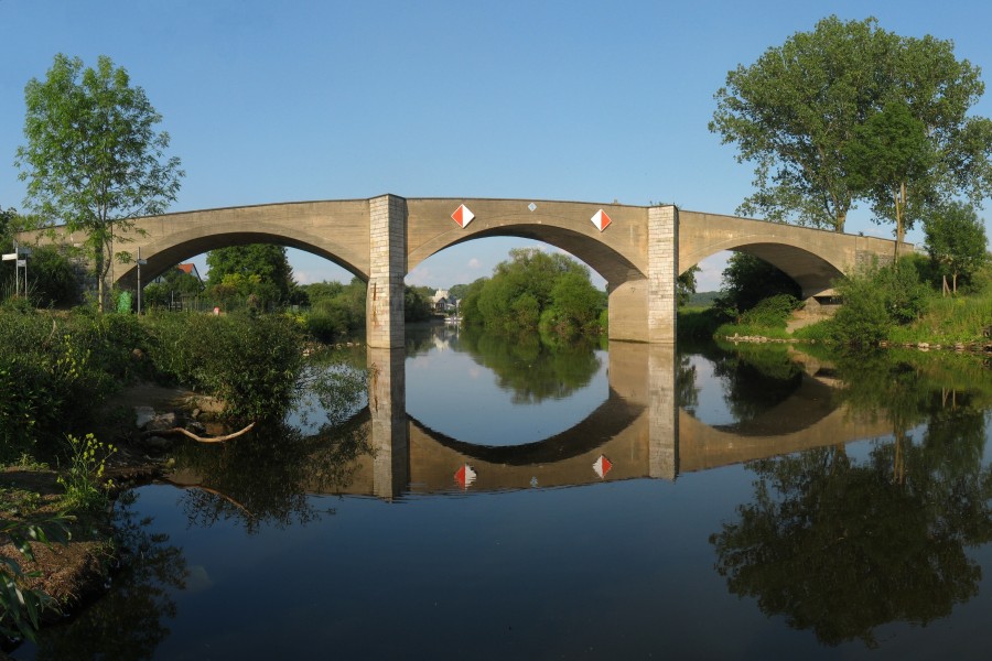 Dehrn Lahnbrücke02circcropedit 2011-05-21