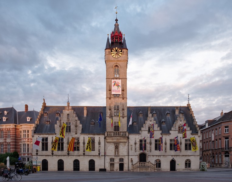 Dendermonde town hall and belfry during golden hour (DSCF0501)