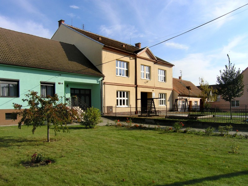 Diváky, West