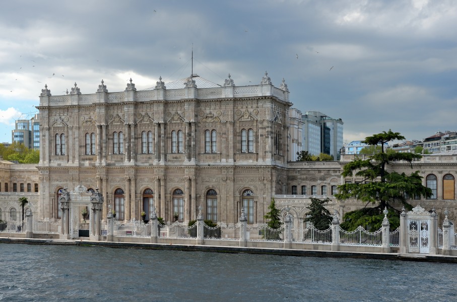 Dolmabahçe Palace and Sultans gate april 19 2014