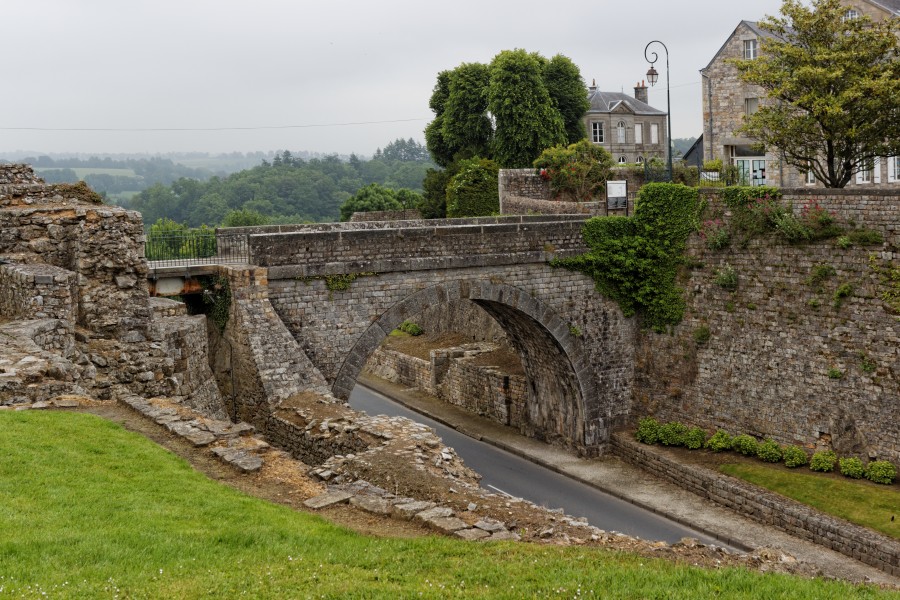Domfront, chateau pont