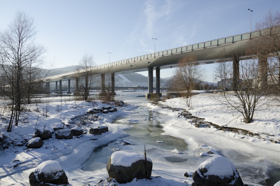 Drammensbrua sett fra Fjordparken 02.17