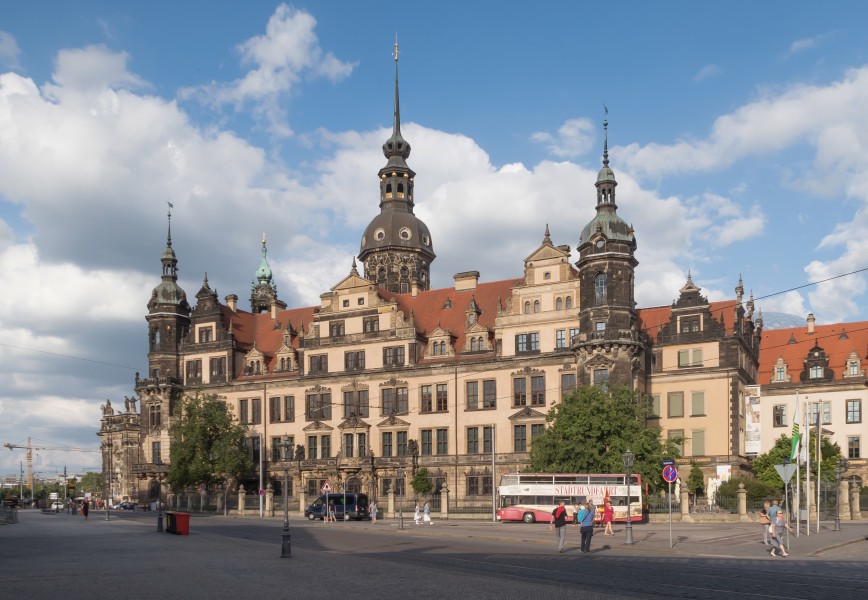 Dresden, Schloss Dresden Dm vanaf de Sophienstrasse IMG 8188 2018-08-14 18.16