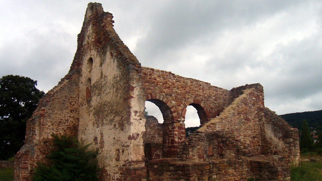 Ecseri Kirchenruine