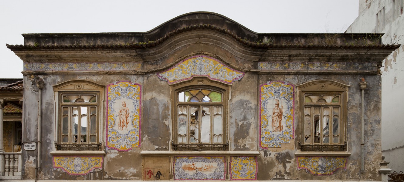 Edificio abandonado en Avenida Combatentes da Grande Guerra, Setúbal, Portugal, 2012-05-11, DD 02