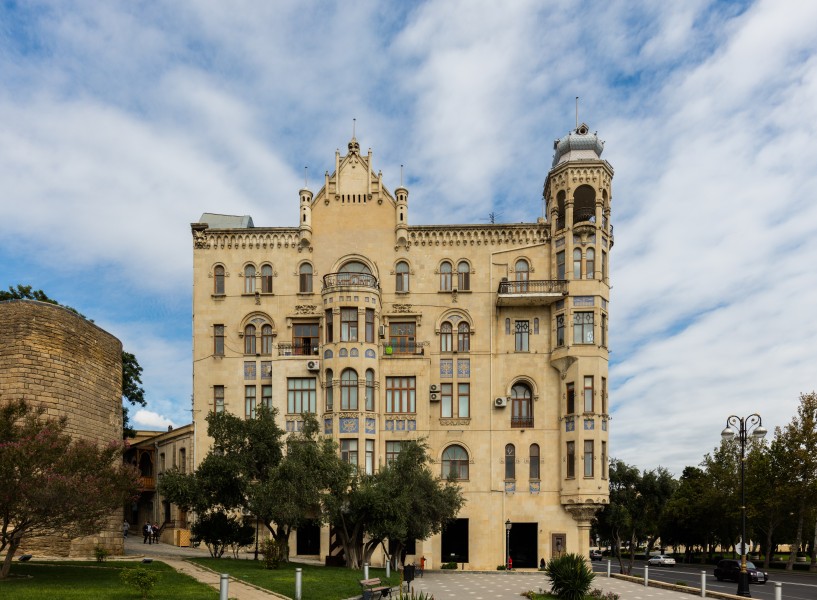 Edificio en Baku, Azerbaiyán, 2016-09-26, DD 07
