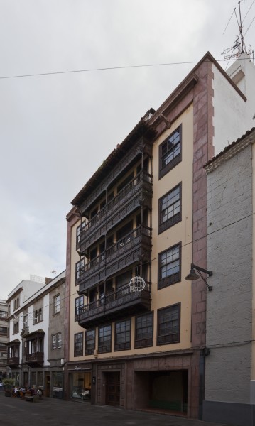Edificio en calle Obispo Rey Redondo, San Cristóbal de La Laguna, Tenerife, España, 2012-12-15, DD 02