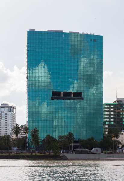 Edificio en construcción frente al río Saigón, Ciudad Ho Chi Minh, Vietnam, 2013-08-14, DD 01