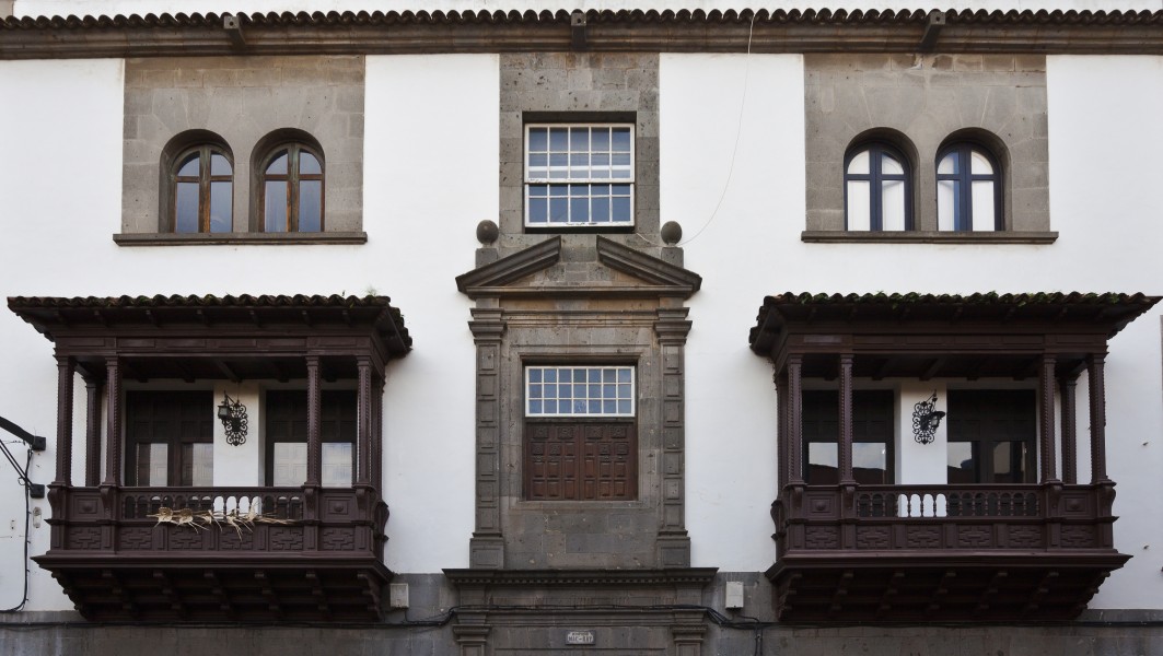 Edificio en la calle Obispo Rey Redondo, 51, San Cristóbal de La Laguna, Tenerife, España, 2012-12-15, DD 02