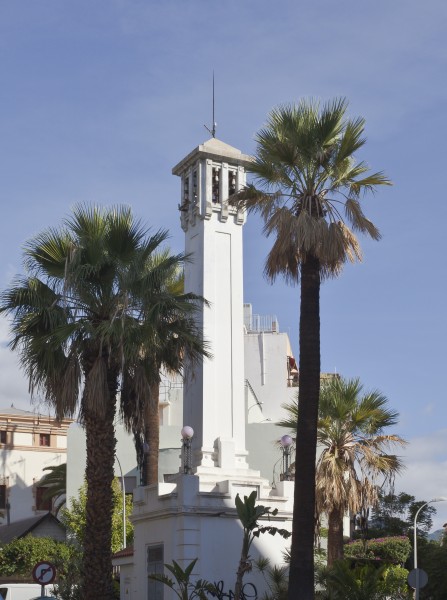 Edificio entre las calles General Antequera y Pi y Margal, Santa Cruz de Tenerife, España, 2012-12-15, DD 01