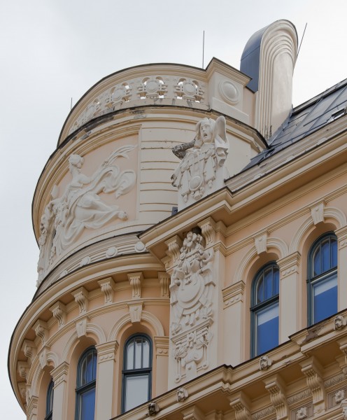 Edificio modernista en Strelnieku Iela 6, Riga, Letonia, 2012-08-07, DD 02