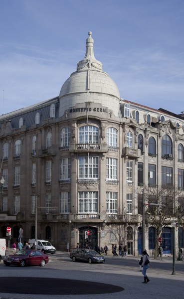 Edificio Montepio Geral, Avenida dos Aliados, Oporto, Portugal, 2012-05-09, DD 01