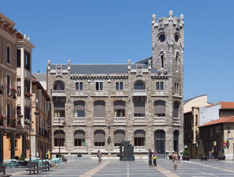Edificio na Praza Regla. León 57
