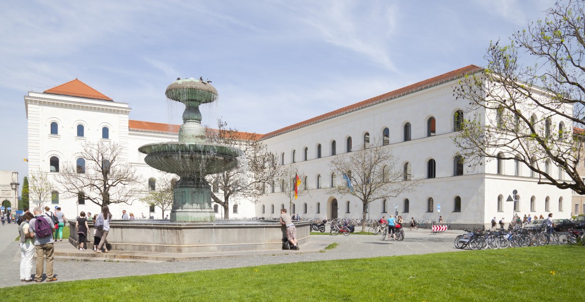 Edificio principal de la Universidad Ludwig-Maximilian, Múnich, Alemania, 2012-04-30, DD 03