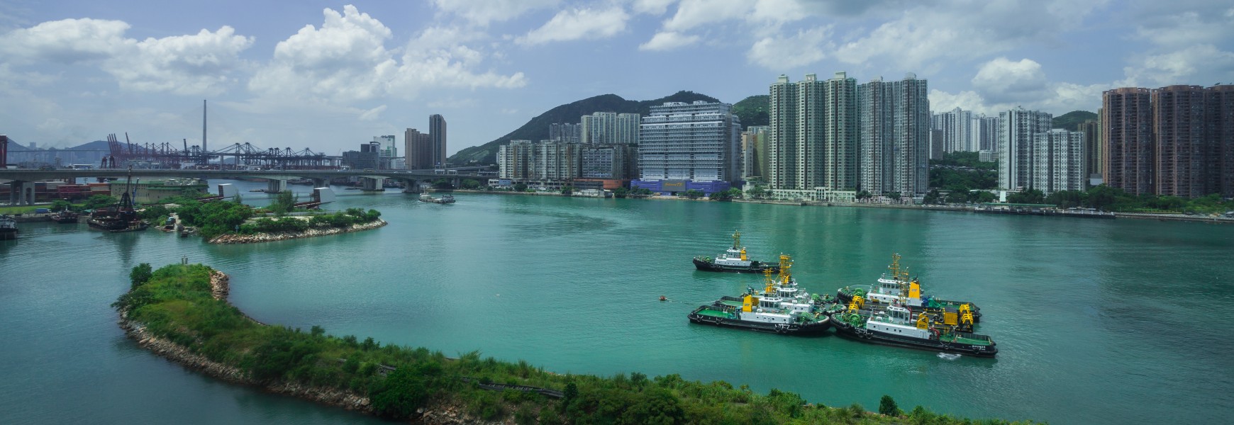 Edificios en Tung Chung, Hong Kong, 2013-08-13, DD 01
