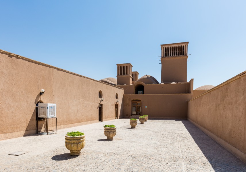 Edificios en Yazd, Irán, 2016-09-21, DD 33