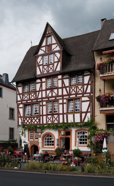 Ediger-Eller, Moselweinstraße, 2012-08 CN-01