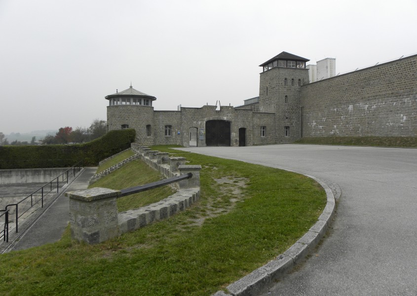 Einfahrtsgebäude zum KZ Mauthausen 2010