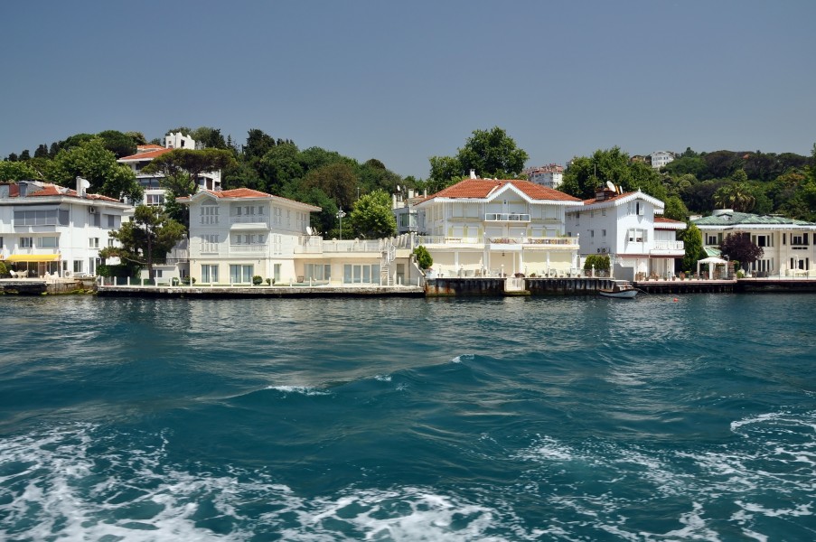 Elbiseci Ahmet Bey Yalısı and Esre Umur Yalısı in Kanlıca on the Bosphorus, Turkey 001