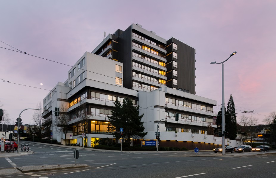 Evangelisches-Krankenhaus-Muelheim-Abends-2013
