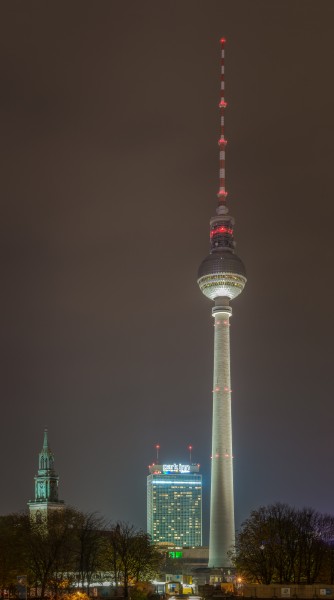 Fernsehturm Berlin at night (MK)