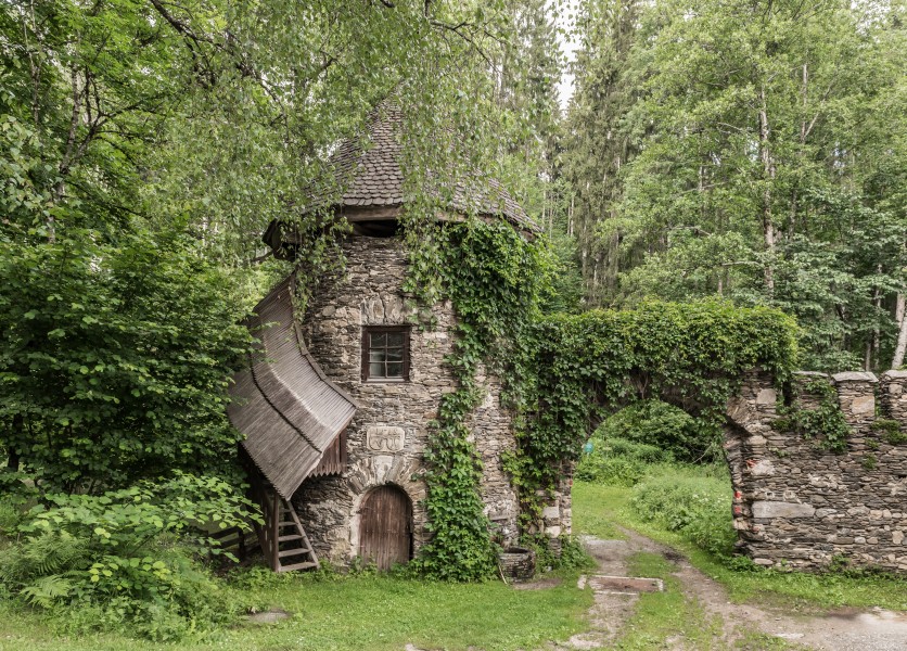 Frauenstein Schloss Wasserablaufschleusenturm und Zinnen-Tor 20082015 5008