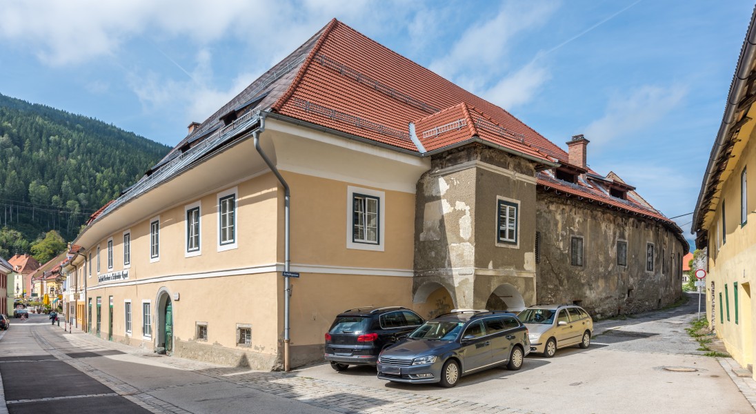 Friesach Bahnhofstraße 15 Wohn-und Geschäftshaus Josef Herbst O-Ansicht 13092017 1006