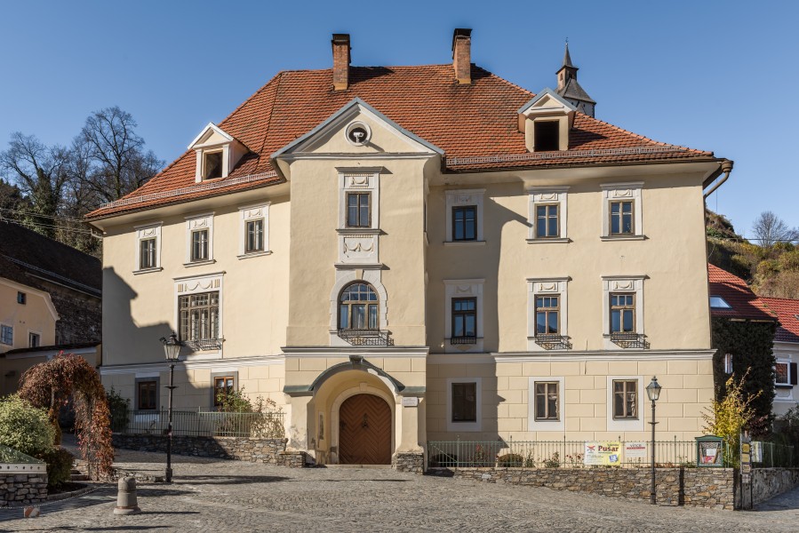 Friesach Hauptplatz 12 Altes Buergerhaus SO-Ansicht 28102016 5272