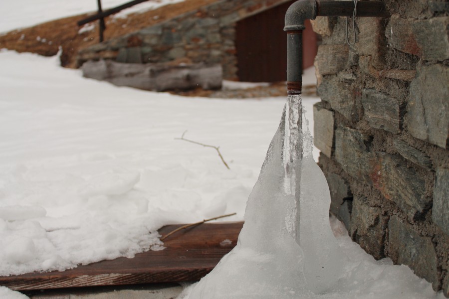 Frozen fountain - Chiesa Valmalenco