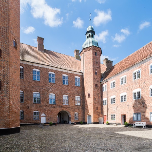 Gammel Estrup (Norddjurs Kommune).Hovedbygning.Baggård.3.707-112730-1.ajb